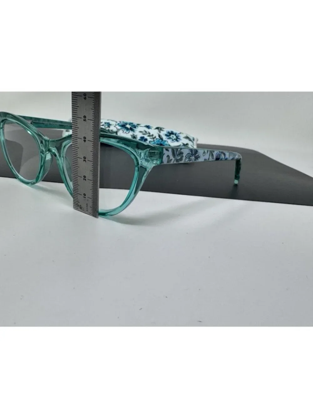 Vera Bradley Ashlyn Reading Glasses Vines Col. Cloud Vine  +2.00